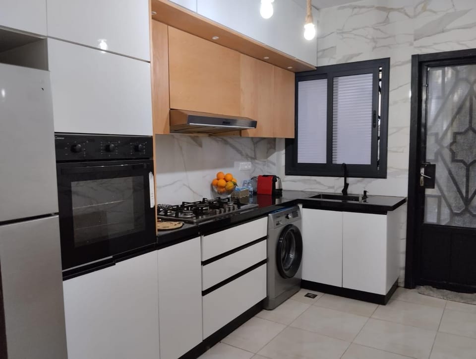 Coffee/tea facilities, Kitchen or kitchenette, oven, stove, washing machine
