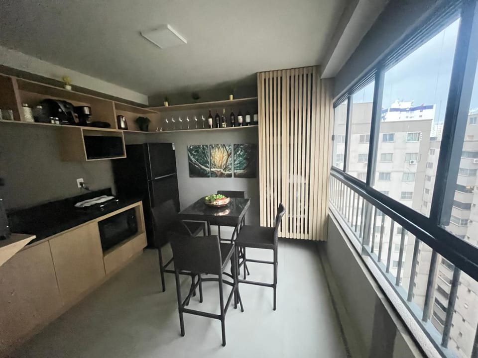 Ritmo Bueno! Super Local com 2 Quartos com ar e varanda Gourmet!! Apartment in Goiania