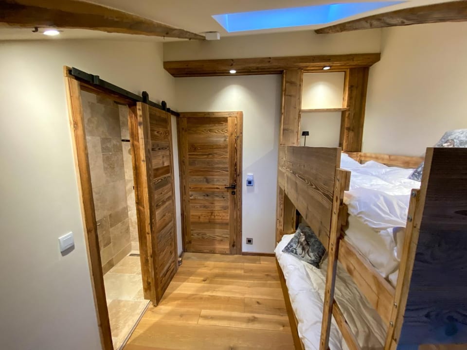 Bedroom, bunk bed