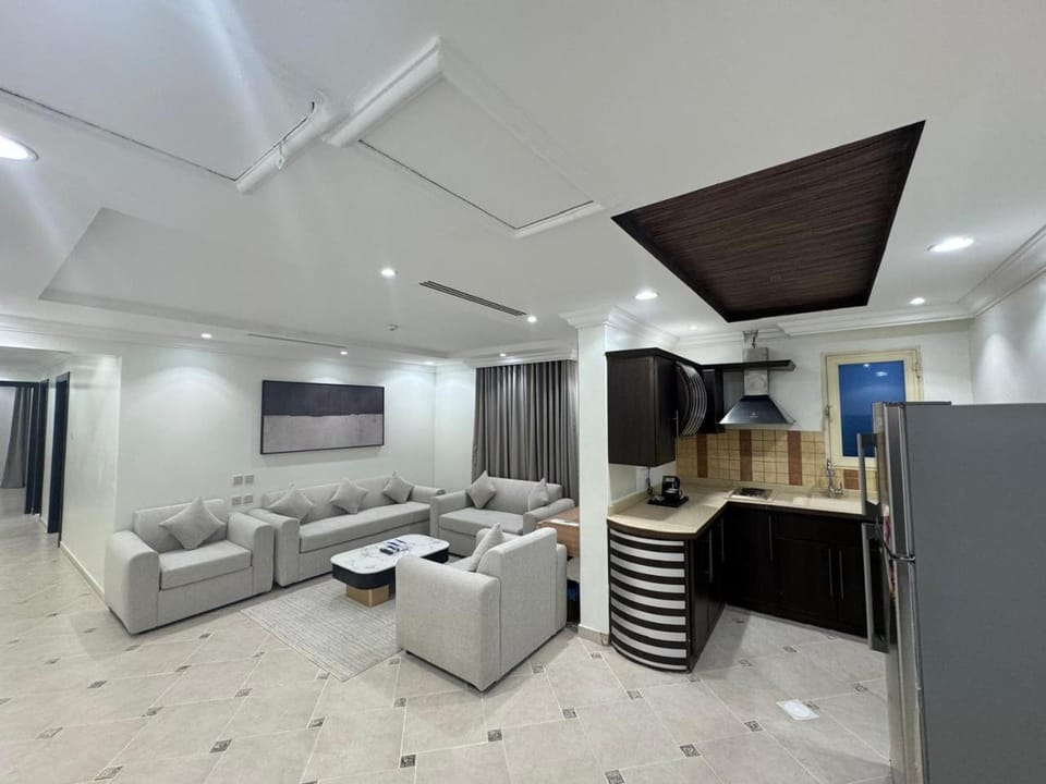 Communal lounge/ TV room, TV and multimedia, Seating area, air conditioner