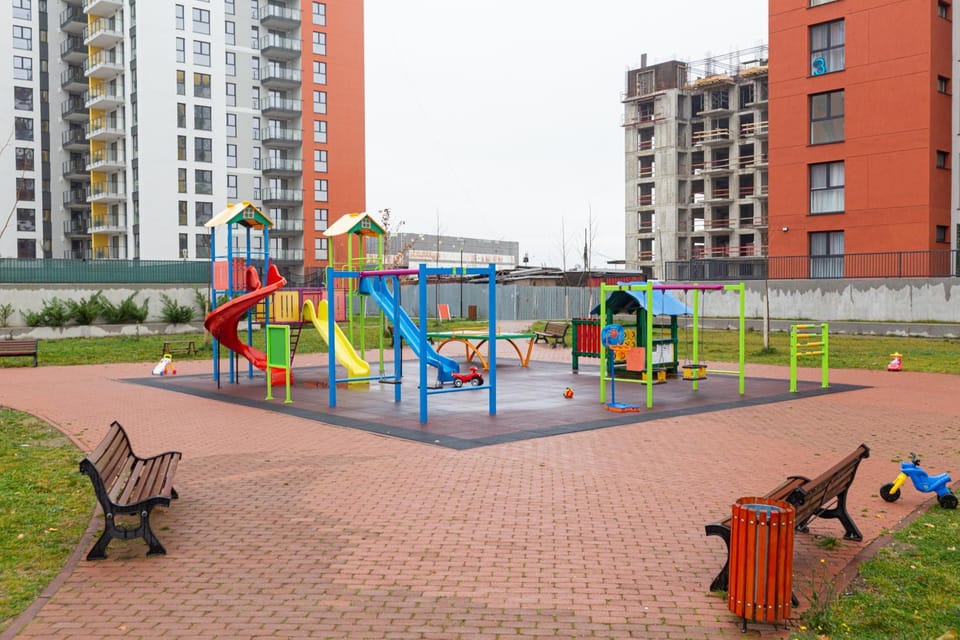 Day, Natural landscape, Children play ground, Evening entertainment