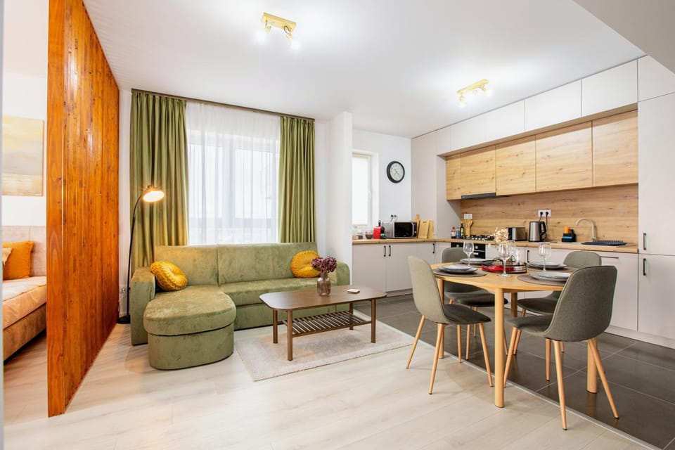 Coffee/tea facilities, Kitchen or kitchenette, Living room, Seating area, Dining area