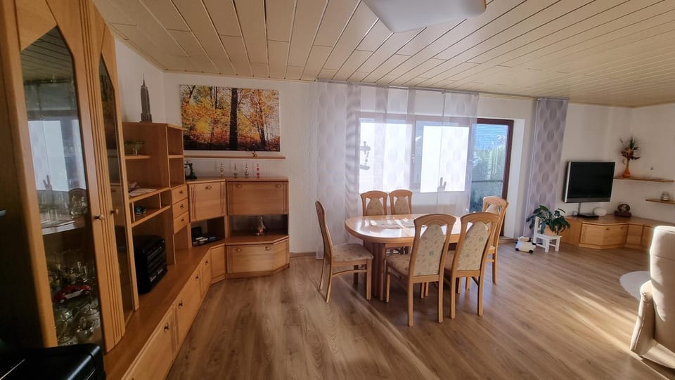 Communal lounge/ TV room, TV and multimedia, Living room, Seating area, Dining area, Evening entertainment