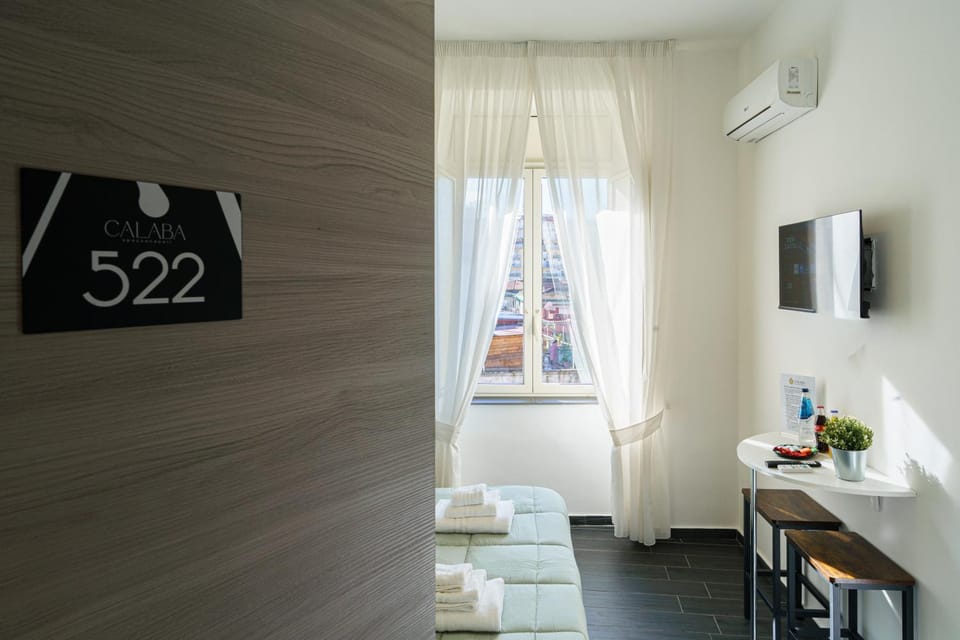 Bed, TV and multimedia, Bedroom, air conditioner