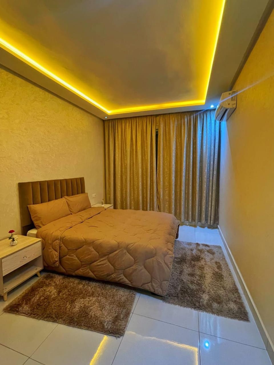 Bed, Living room, Photo of the whole room, Bedroom