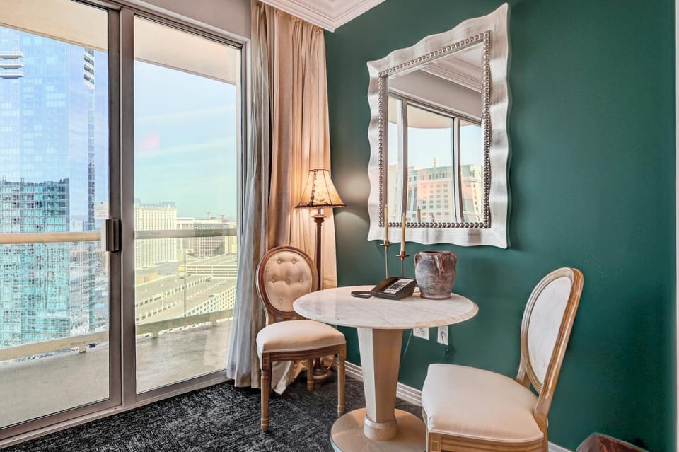 Heirloom 27 at MGM Signature TWR 3 Balcony Apartment hotel in Las Vegas Strip