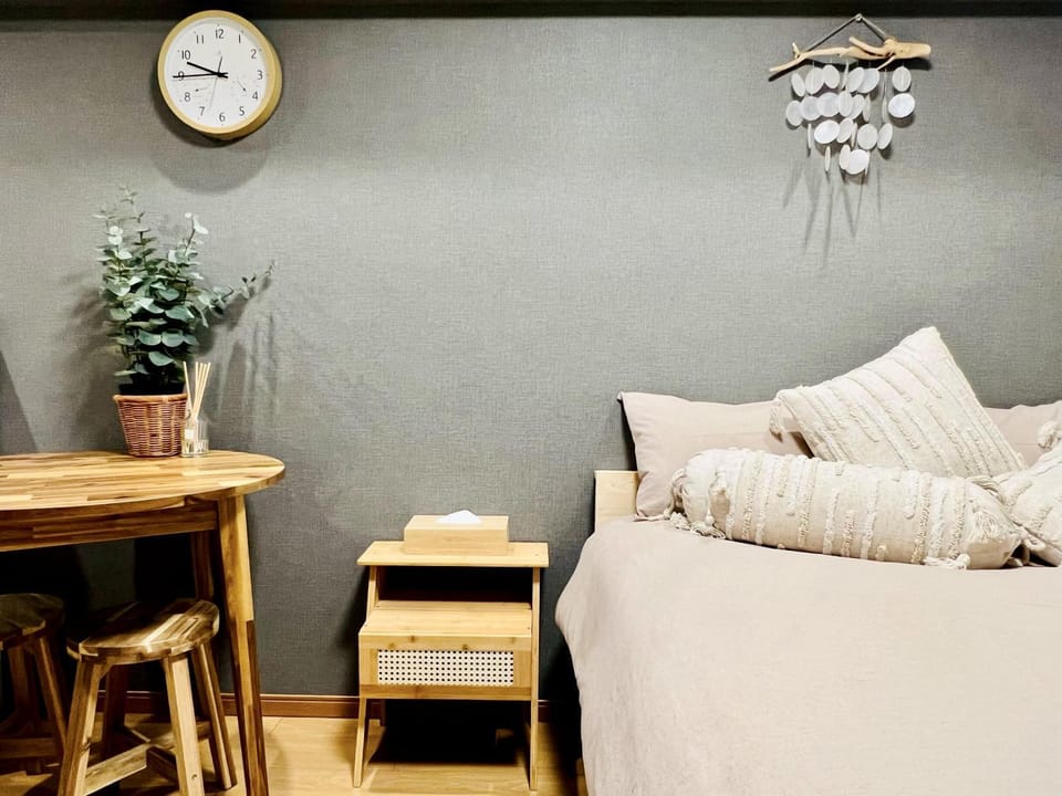Seating area, Bedroom