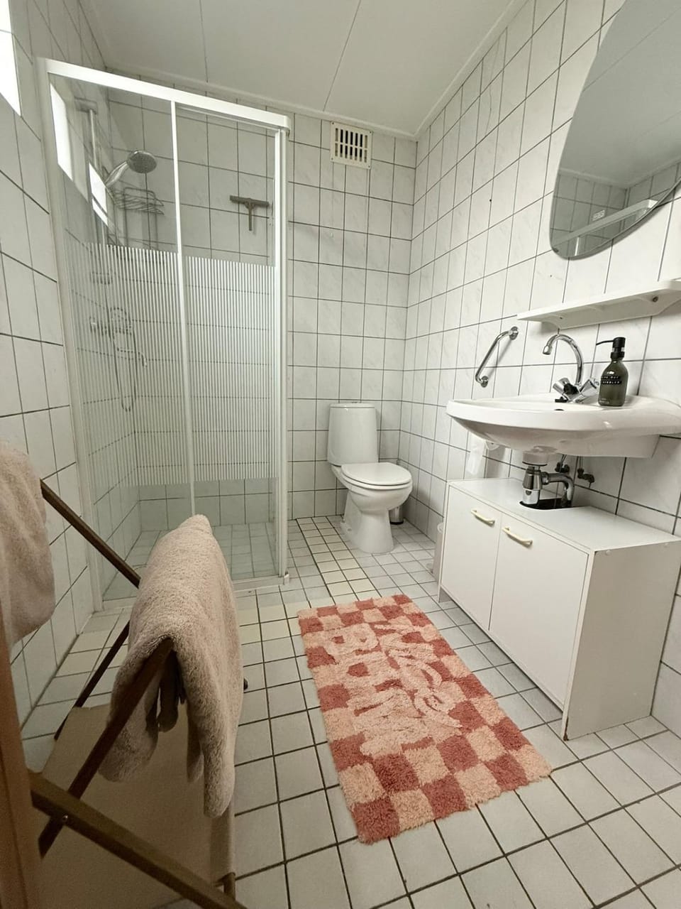 Shower, Toilet, Bathroom, towels