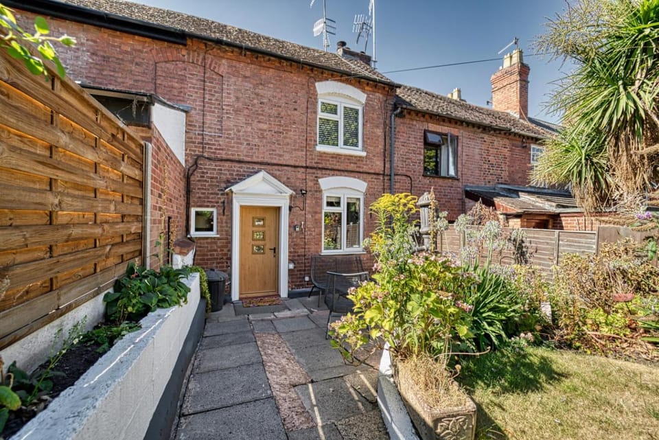 Guest Stays - London Road Cottage House in Worcester
