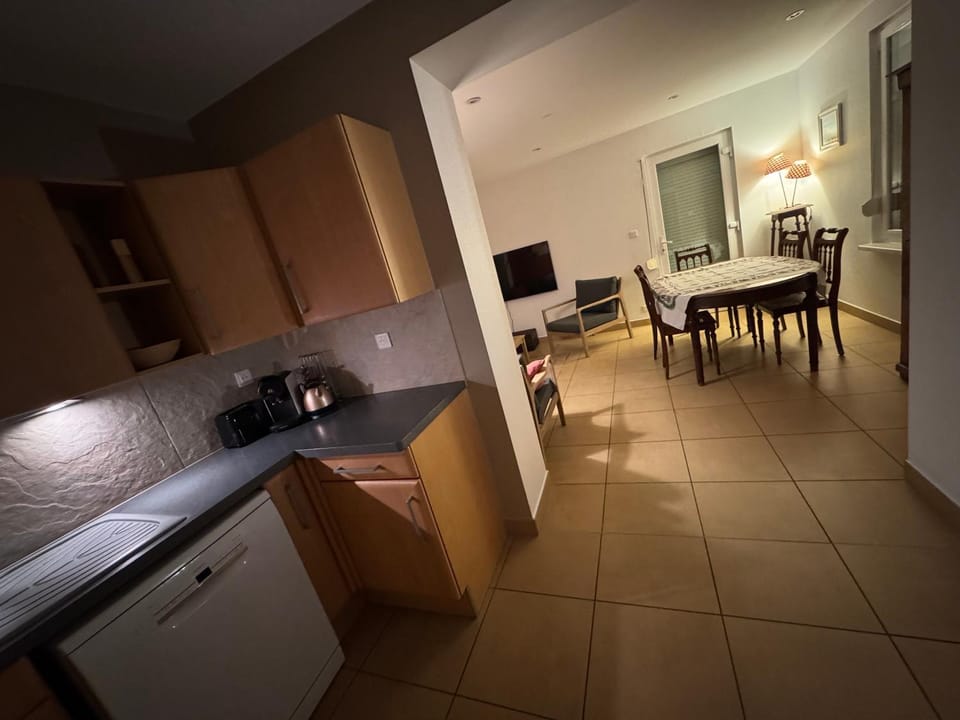 Kitchen or kitchenette, Dining area, dishwasher, oven, stove