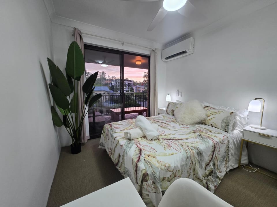 Top Floor# Full Aircon# City Cat# Bues# Park # Uni Apartment in Indooroopilly