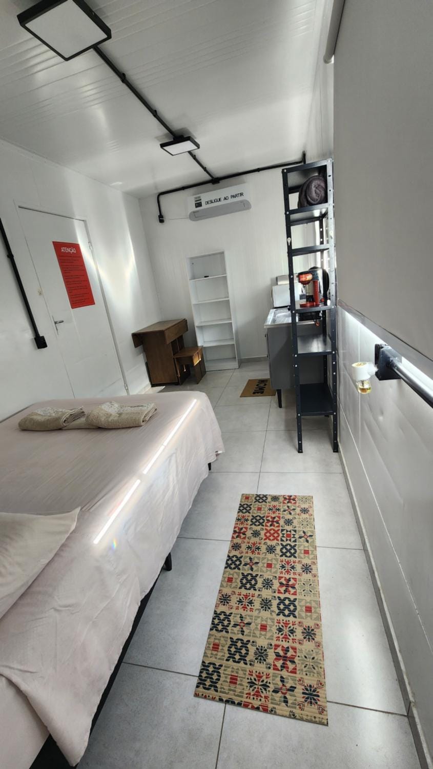 Ap Conteiner, 2 piso, com vista, 7min da praia de carro c ar condicionado Apartment in Camboriú