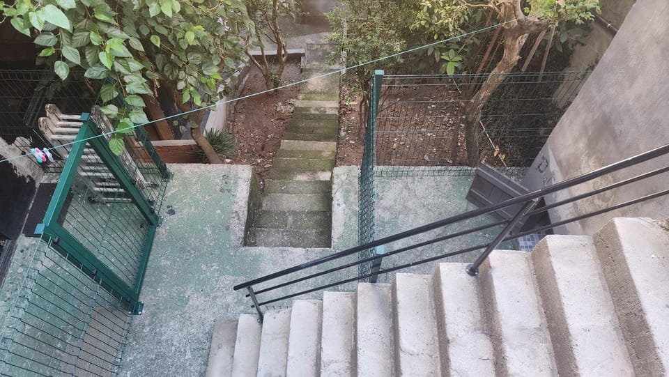 Ap Conteiner, 2 piso, com vista, 7min da praia de carro c ar condicionado Apartment in Camboriú