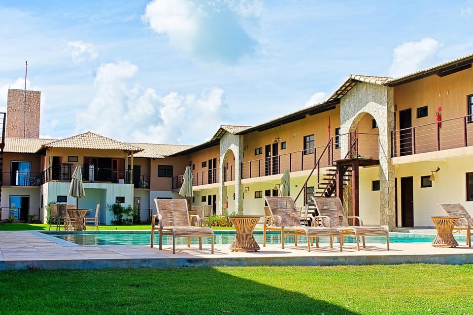 Property building, Swimming pool, sunbed