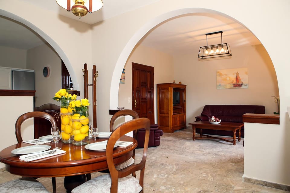 Living room, Seating area, Dining area