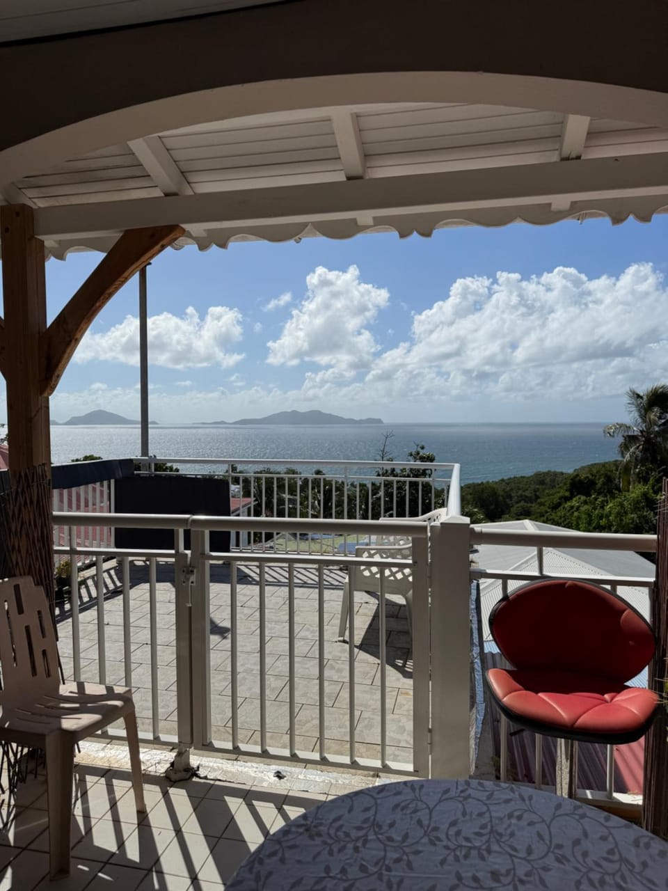 Le Joyeux Hotel in Leeward Islands