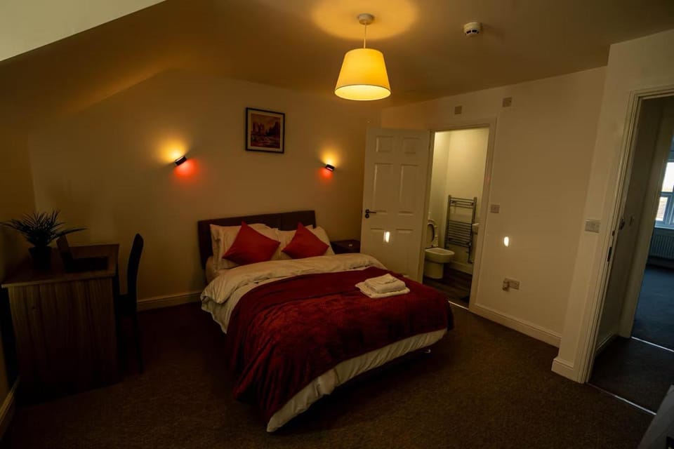 Modern Ensuite Studio with Free Parking Apartment in Newcastle-under-Lyme
