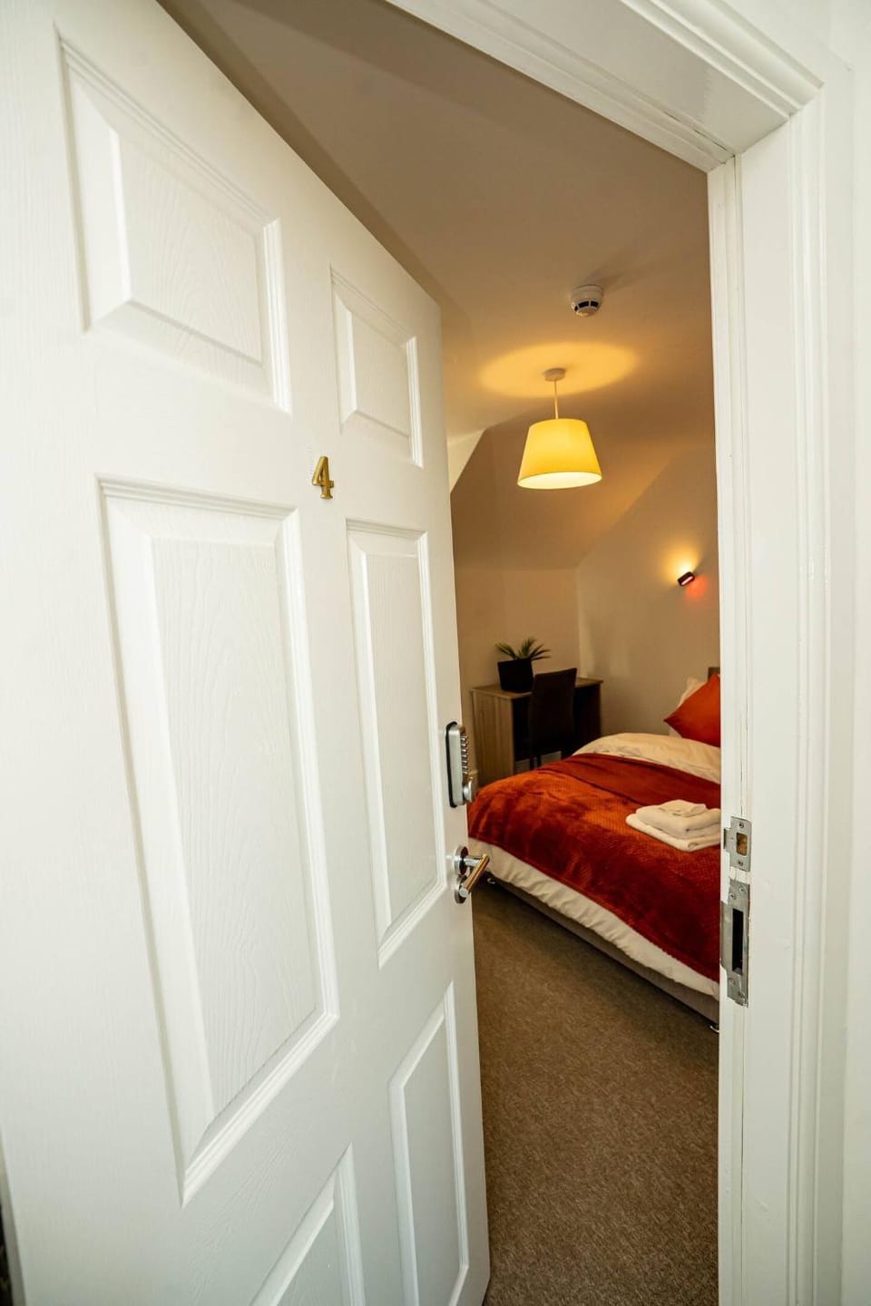 Modern Ensuite Studio with Free Parking Apartment in Newcastle-under-Lyme