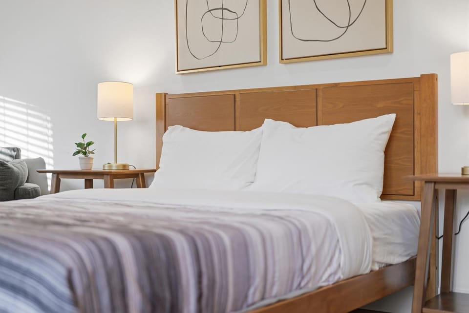 Bright and Cozy 1A Modern and Stylish Studio Apartment, Free Street Parking Apartment in Mount Lebanon