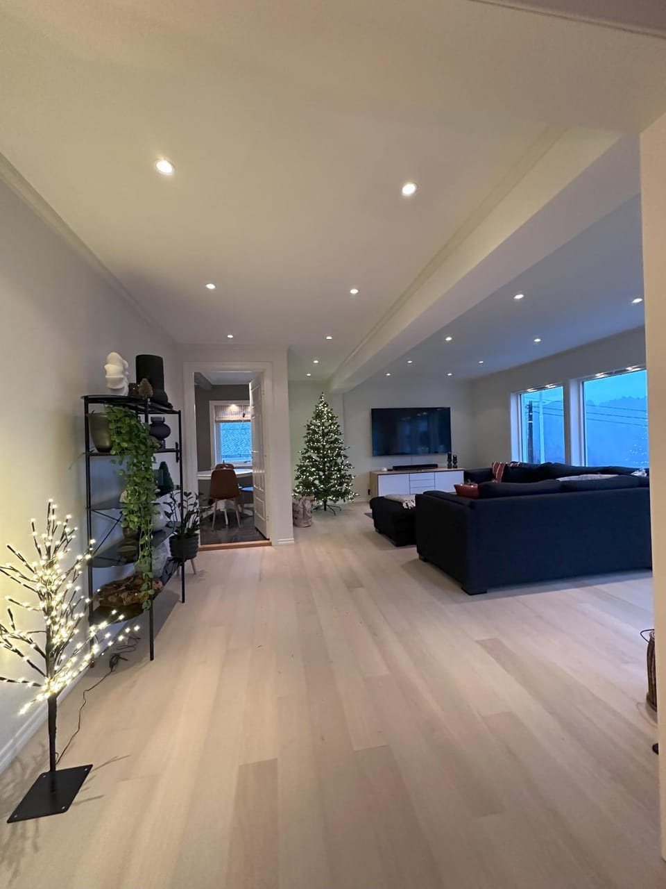 Communal lounge/ TV room, TV and multimedia, Living room, Seating area, Evening entertainment