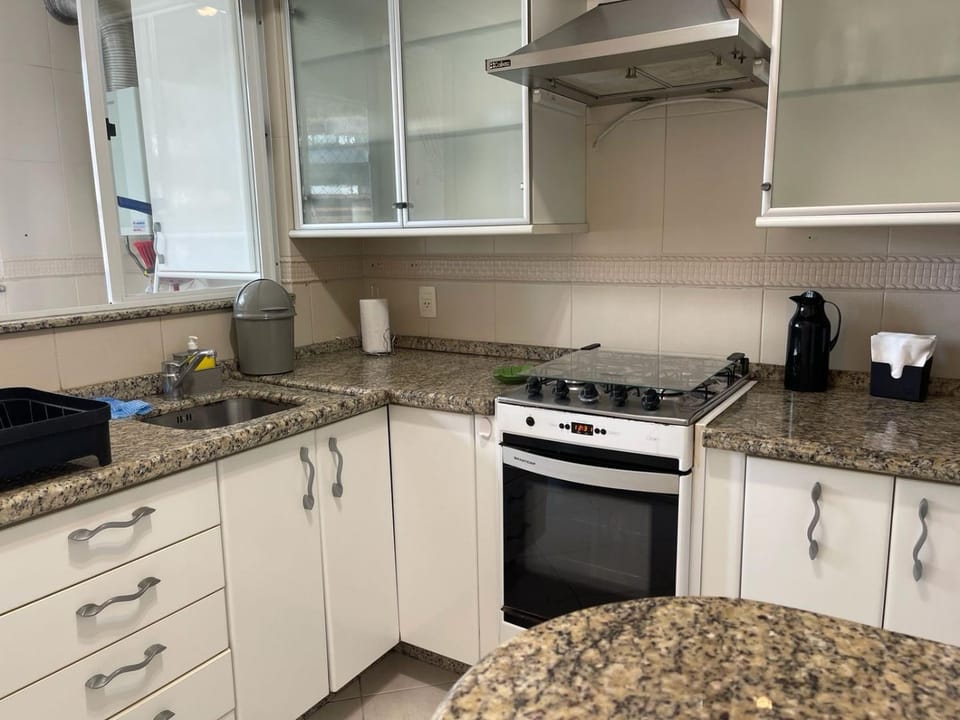 Quadra mar, ampla sacada com churrasqueira Apartment in Camboriú