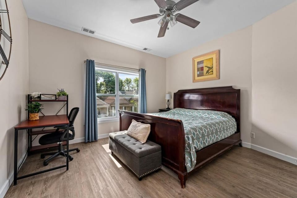 Derby- Bourbon Trail 4BR Pool Table Villa House in Jefferson County