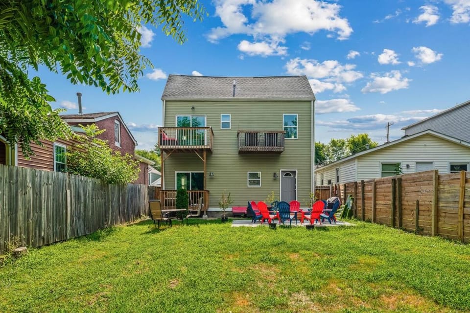 Derby- Bourbon Trail 4BR Pool Table Villa House in Jefferson County