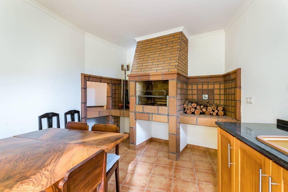 Casa da Georgina by GALMI Villa in Madeira District