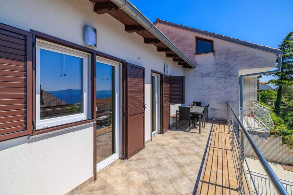 Property building, Summer, Garden, Balcony/Terrace