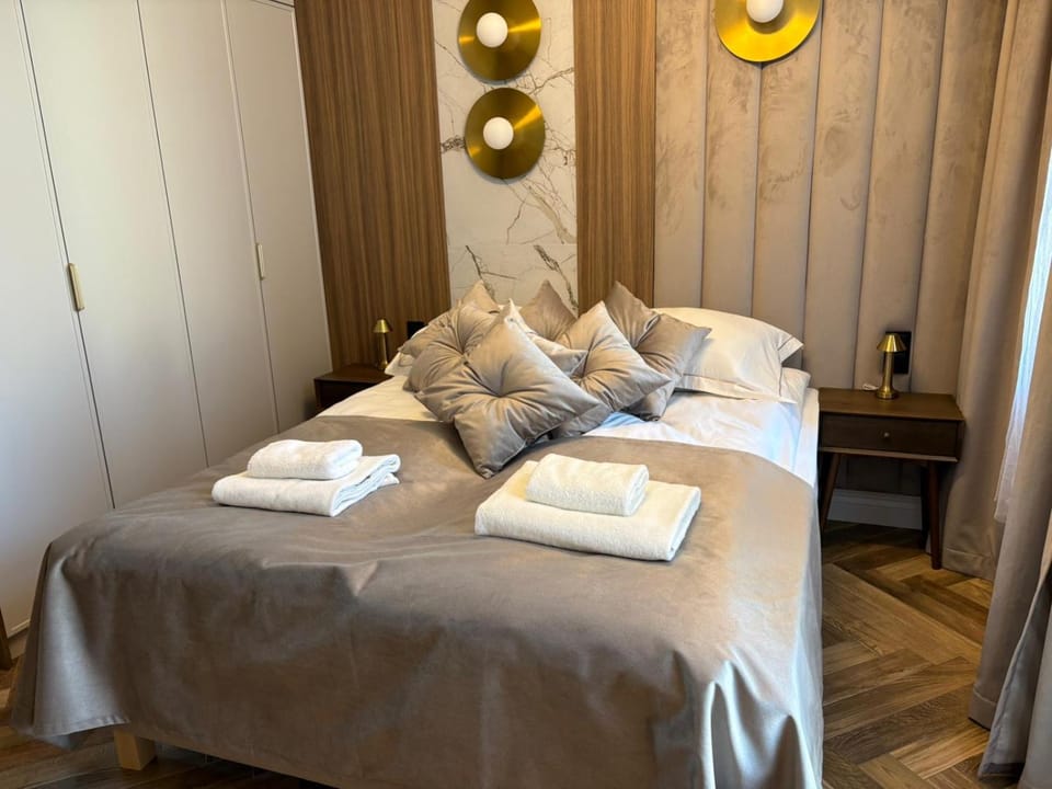 Family & Business Apartments Sienkiewicza Wesoła No 7 Centrum Downtown - PREMIUM SPA - 1 Bedroom with Private Sauna and Jacuzzi Apartment in Poland