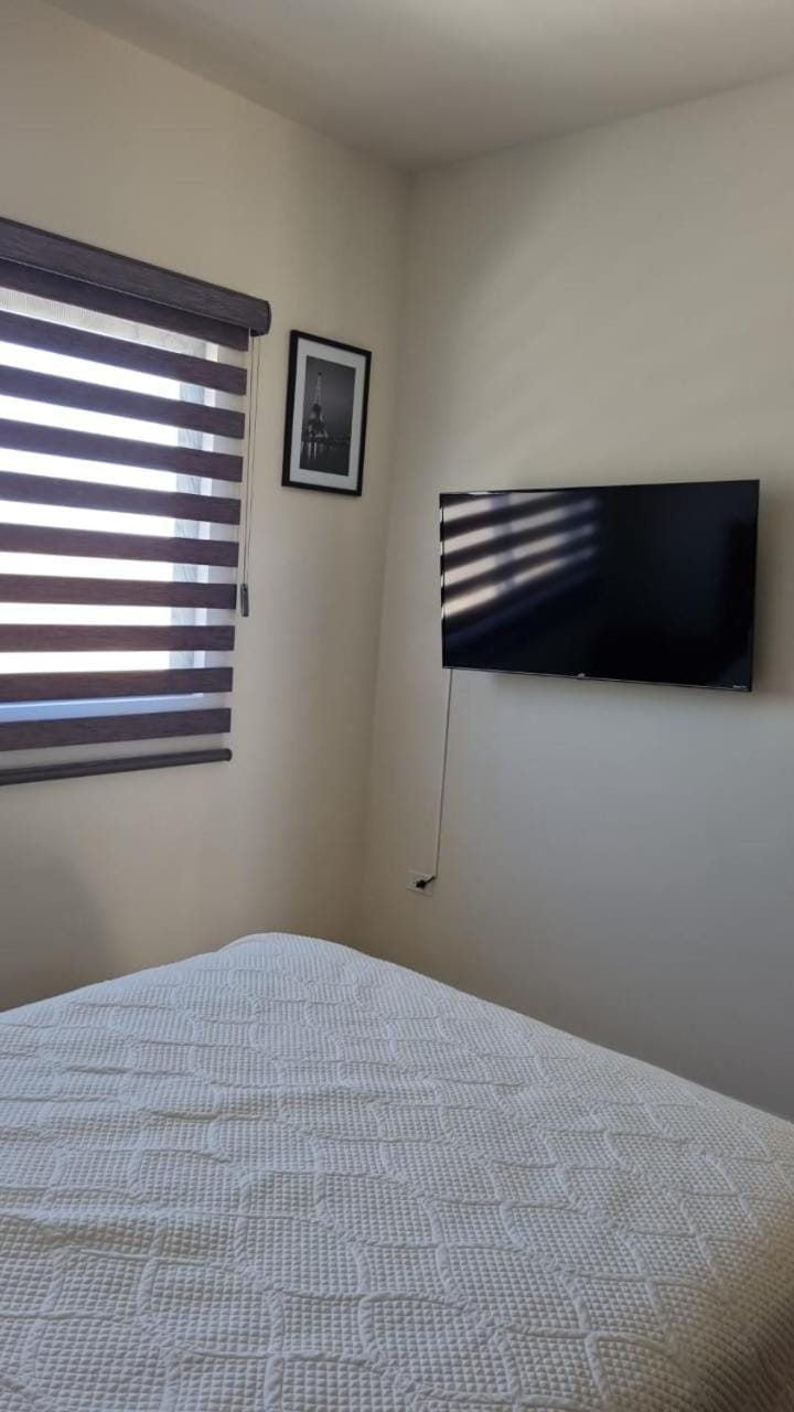 Bed, TV and multimedia, Bedroom