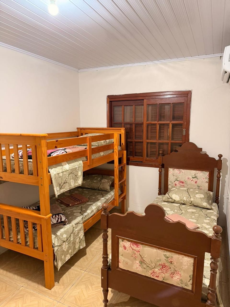Bed, TV and multimedia, Photo of the whole room, Bedroom, bunk bed, air conditioner