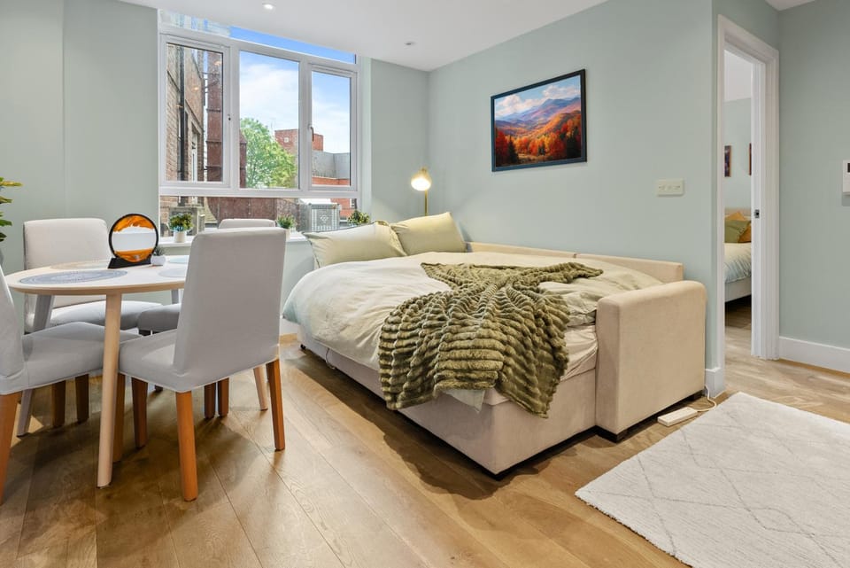 Bed, Living room