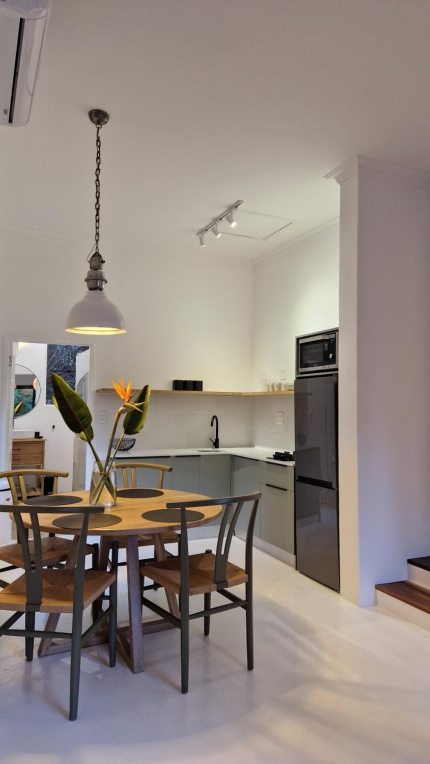 Kitchen or kitchenette, microwave, oven, stove