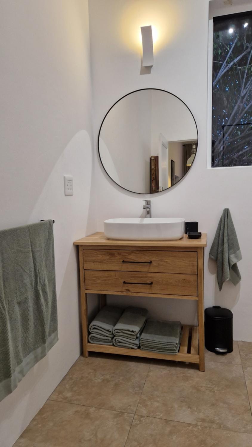 Bathroom, towels