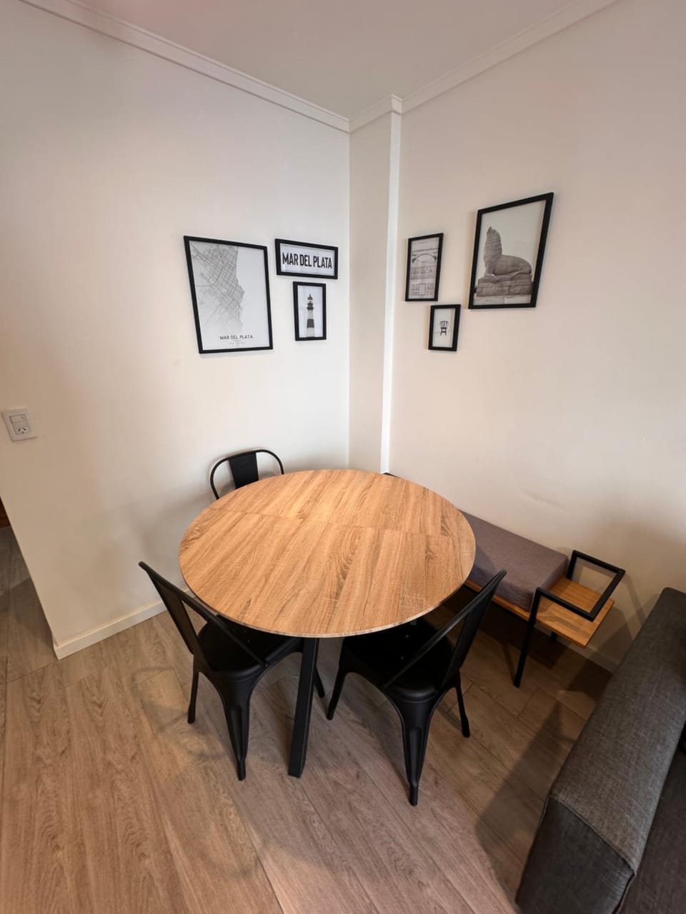 Seating area, Dining area