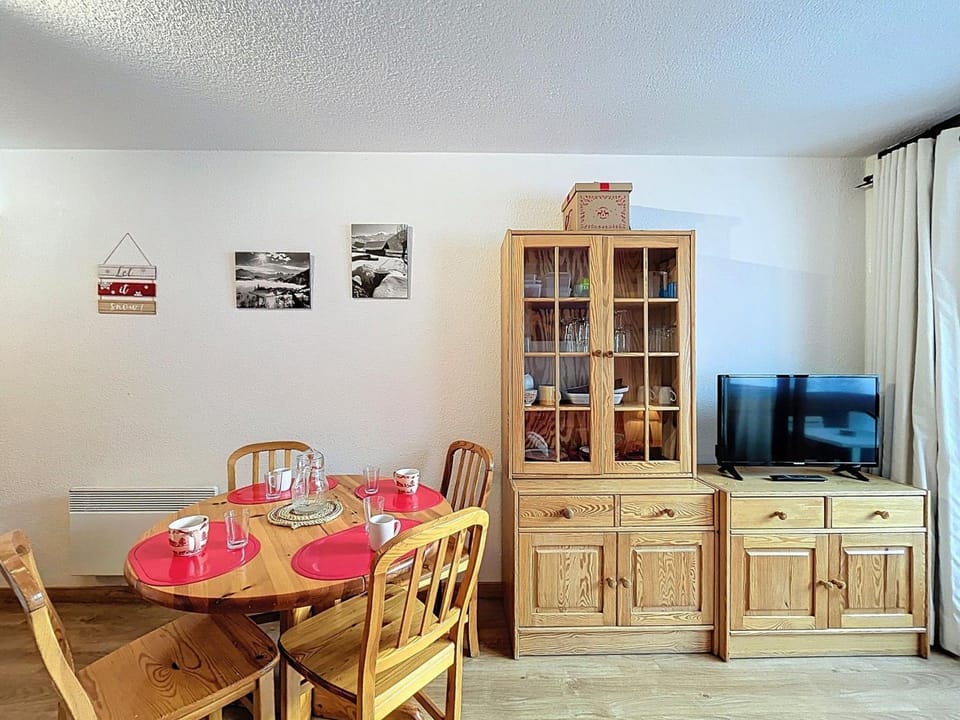 Studio skis aux pieds, balcon sud et wifi, 4 pers, Le Corbier - FR-1-267-332 Apartment in Villarembert