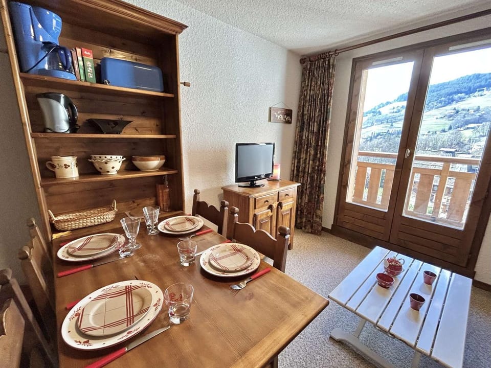 Studio calme avec parking, vue montagnes, Demi-Quartier - FR-1-597-196 Apartment in Combloux