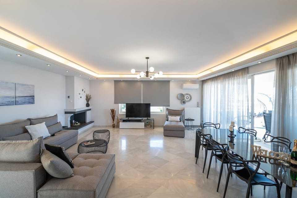 Communal lounge/ TV room, Living room, Seating area, Dining area