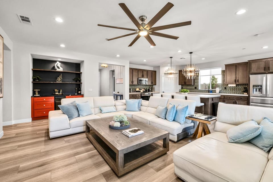 TV and multimedia, Kitchen or kitchenette, Living room, Seating area, Evening entertainment