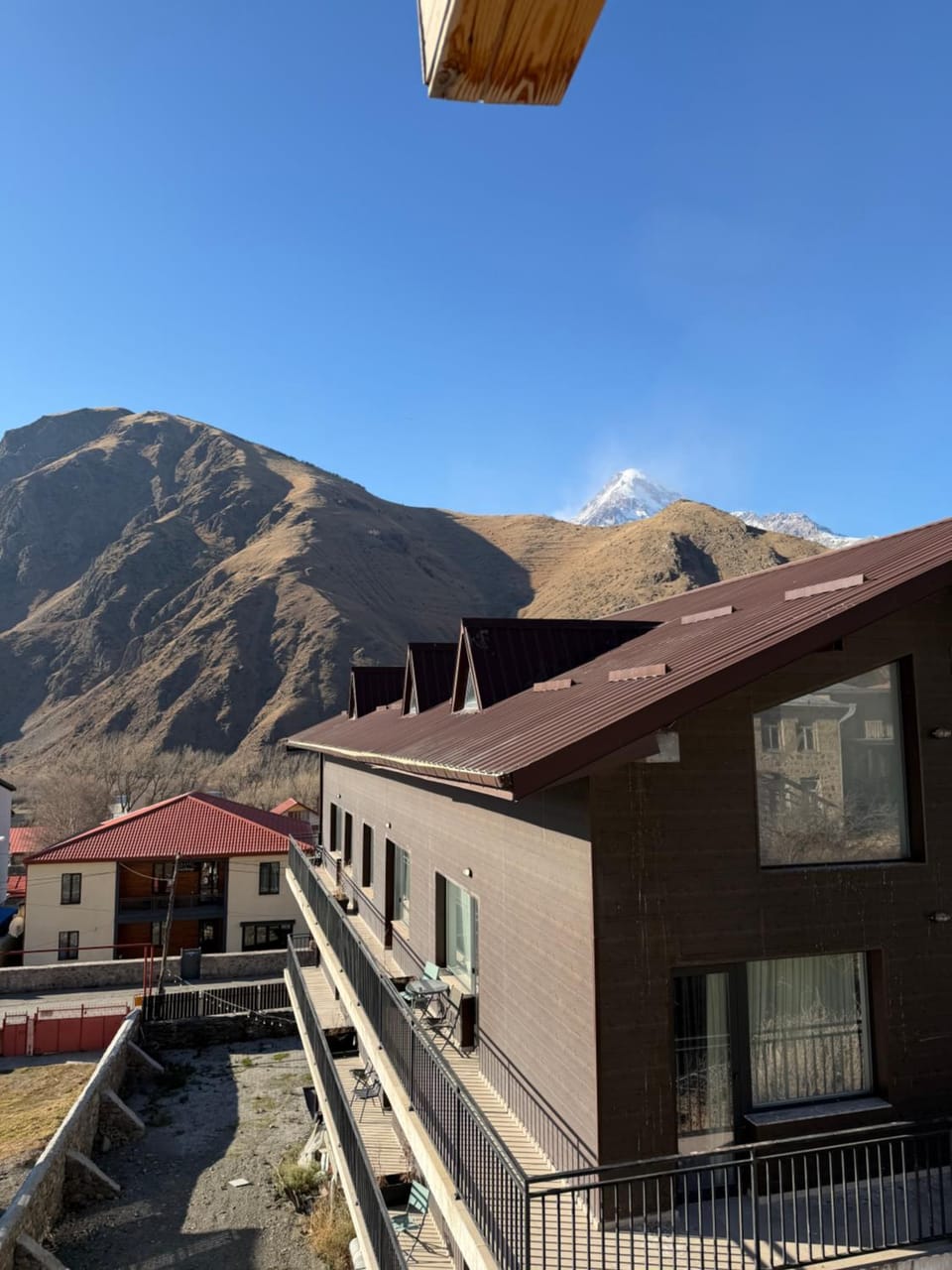 Property building, Day, Natural landscape, View (from property/room), Balcony/Terrace, Mountain view