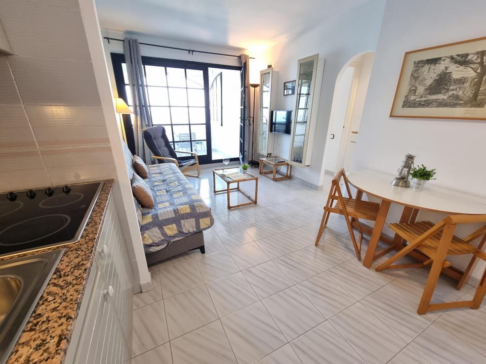Apartamento acogedor con terraza privada y piscina comunitaria en L'Escala - HISP-236-108 Apartment in L'Escala