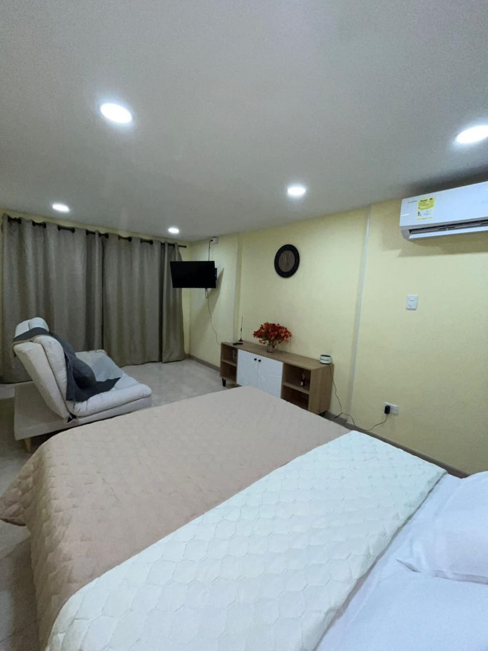 Photo of the whole room