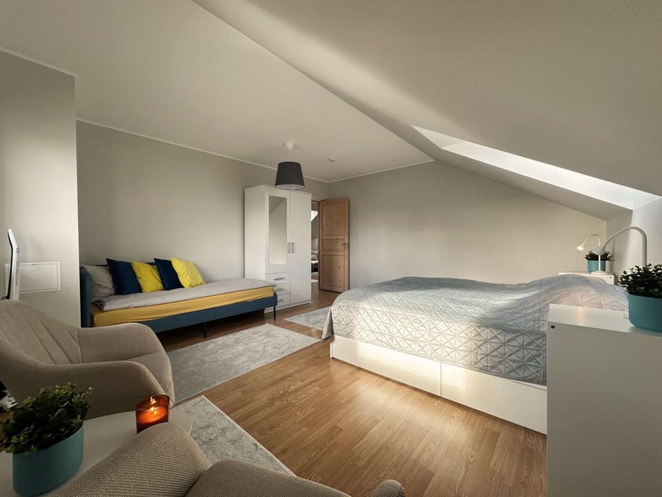 Bed, Photo of the whole room, Seating area, Bedroom