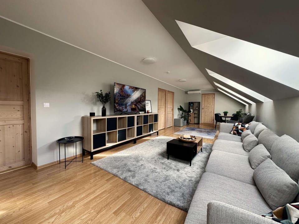 TV and multimedia, Seating area
