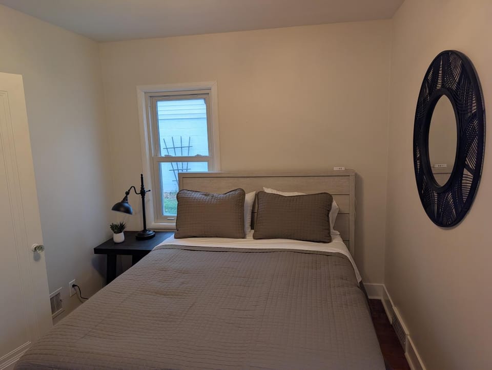 Hickory Haven - Heart of Omaha Apartment in Omaha