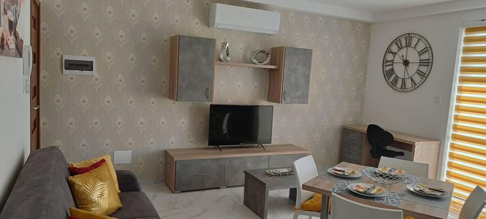 TV and multimedia, Living room, Dining area