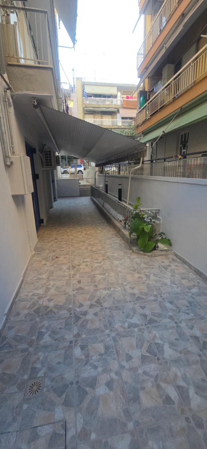 Property building, Day, Neighbourhood, Balcony/Terrace, Street view