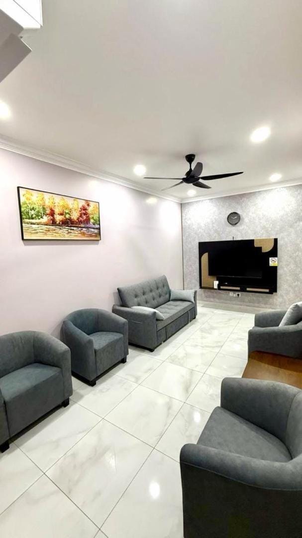 Communal lounge/ TV room, TV and multimedia, Living room, Seating area, Evening entertainment