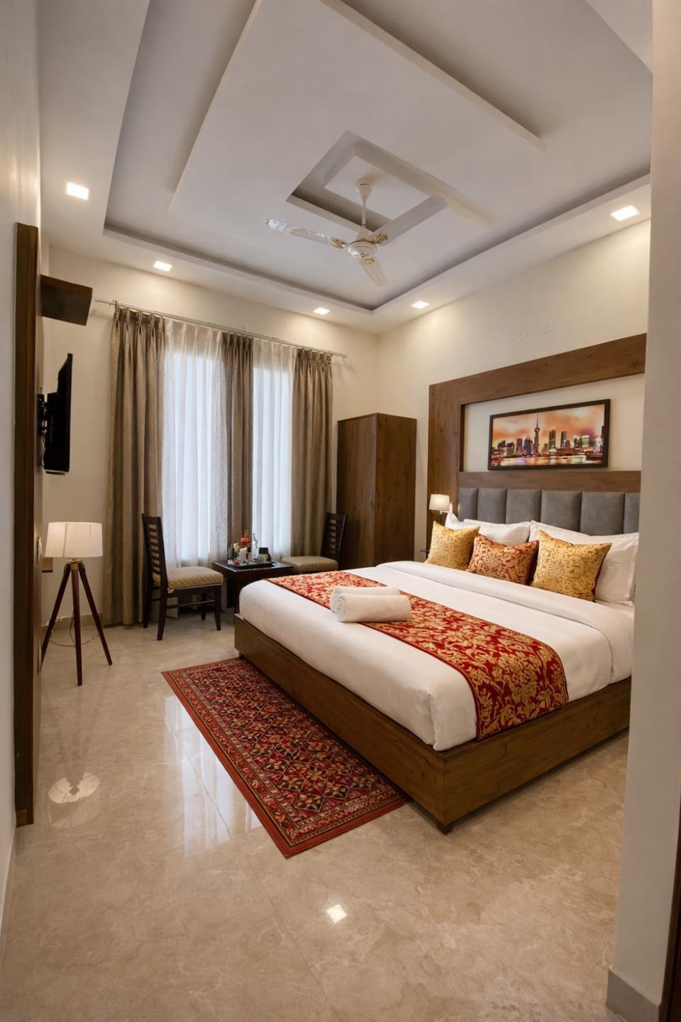 Bed, TV and multimedia, Photo of the whole room, Bedroom, fireplace